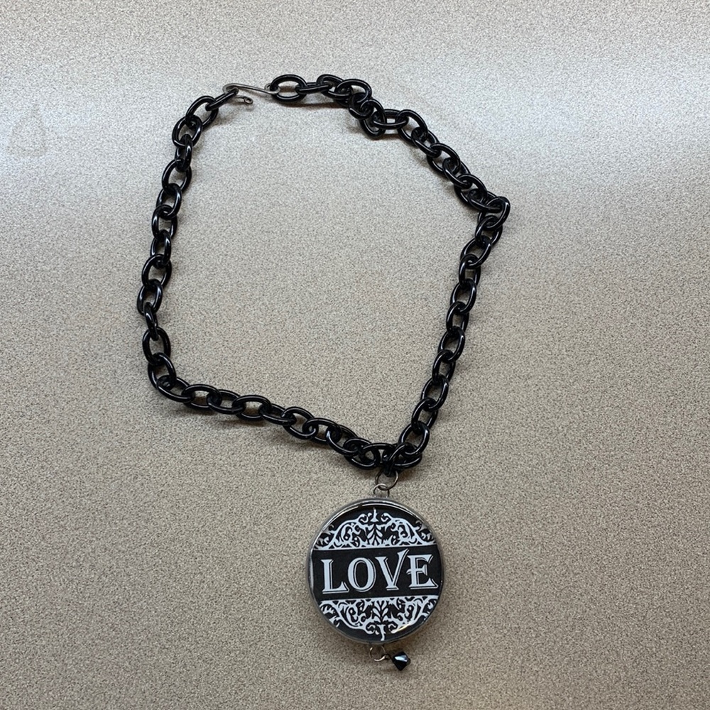Junk in Diva/Love Chain Necklace